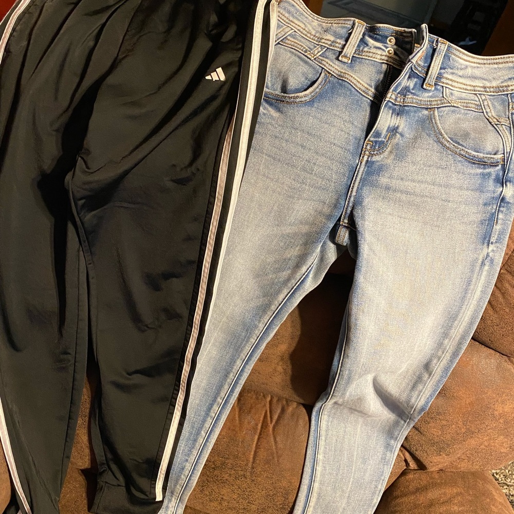 KanCan jeans / Adidas pants